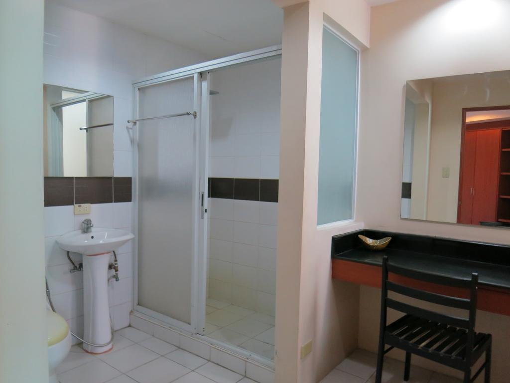 Midland Plaza Aparthotel Manila Kültér fotó